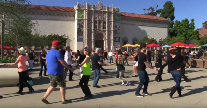 Slot dance swing