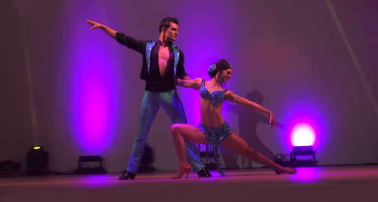 salsa pose by salsa dancers