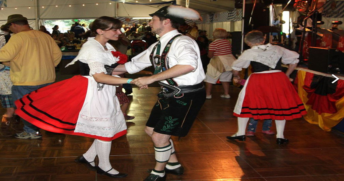 Oktoberfest San Diego dancing